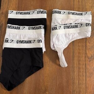 New Gymshark Women’s Black and White Underwear Set